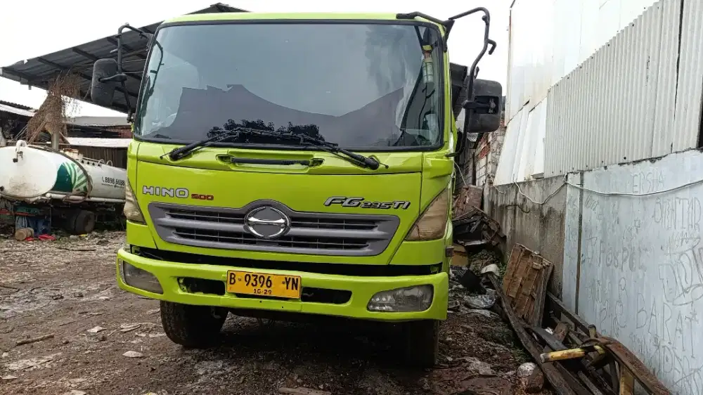 Hino ranger FG 235 JP engkel long bak besi Tahun 2009