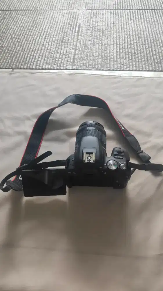 Di jual Camera DSLR CANON EOS 200D KONDISI MULUS DAN MASIH ORIGINAL