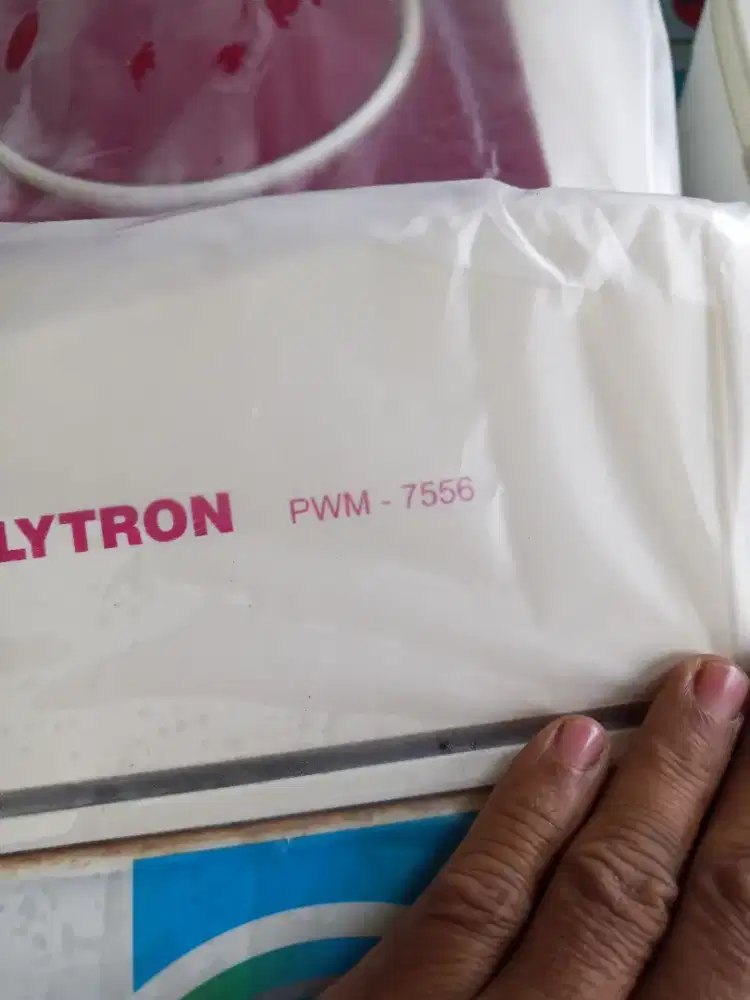 Mesin cuci Polytron tipe PWM-7556