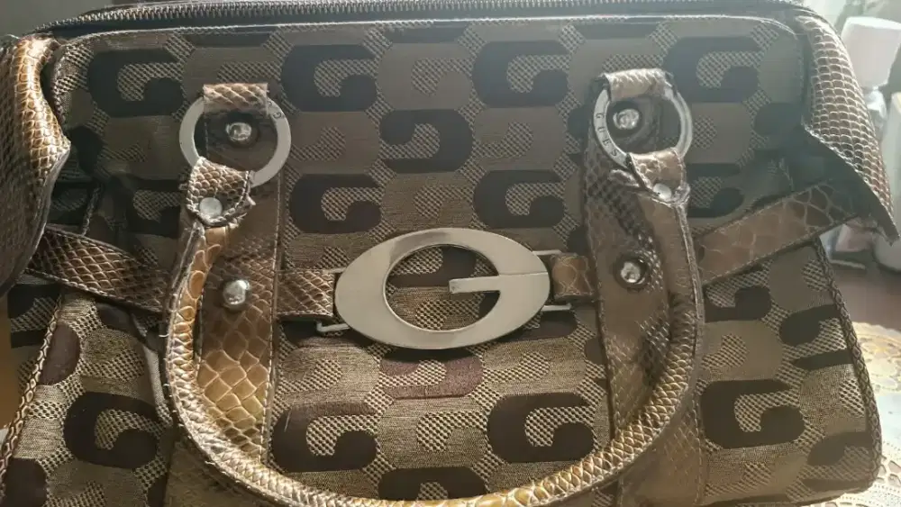 Tas Kulit Wanita Merk Guess