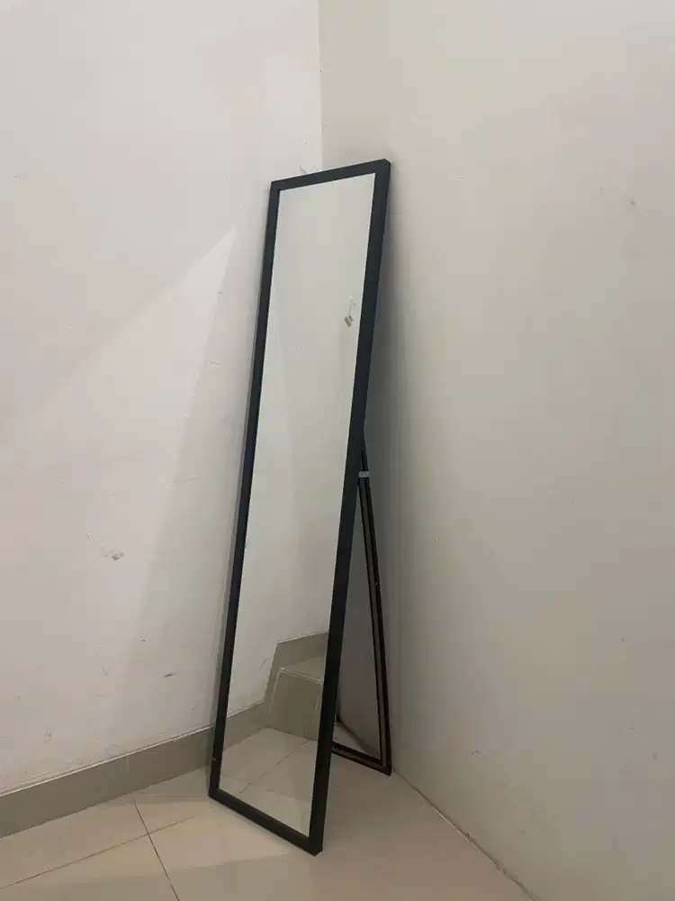 Cermin Panjang INFORMA warna Hitam