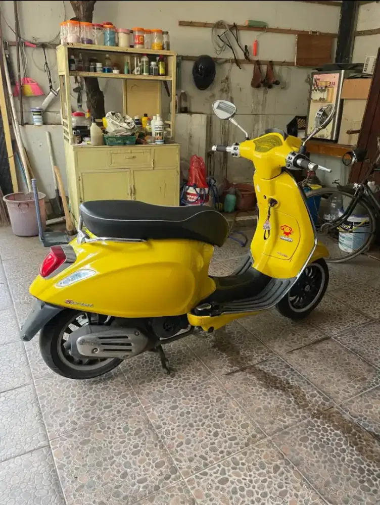 Vespa sprint kuning 2023 inget abs