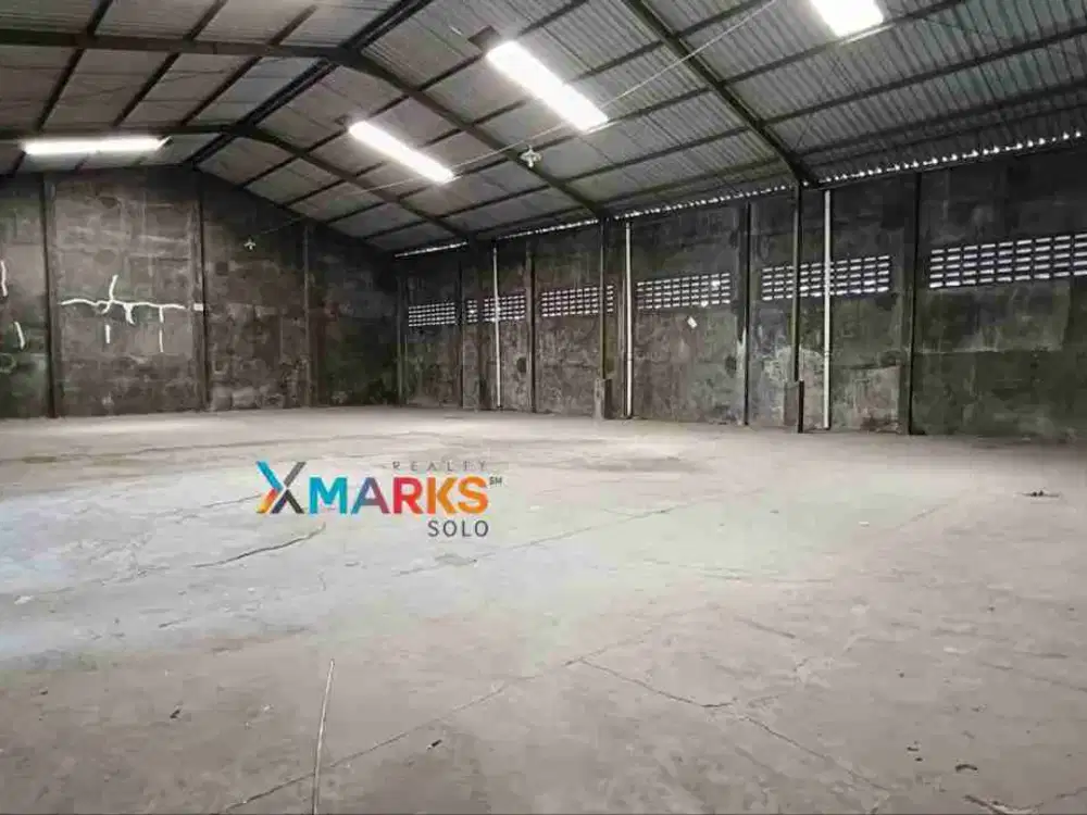 Beli Gudang bonus Ruko di Kadiporo Banjarsari Solo