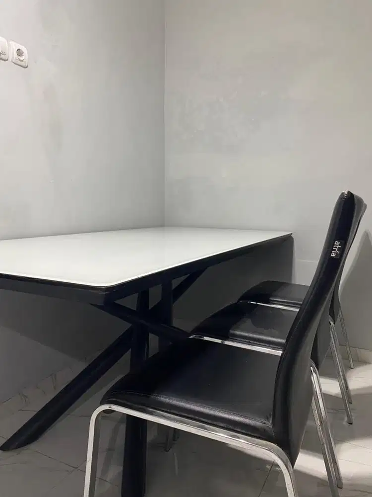 Meja Makan Modern Murah
