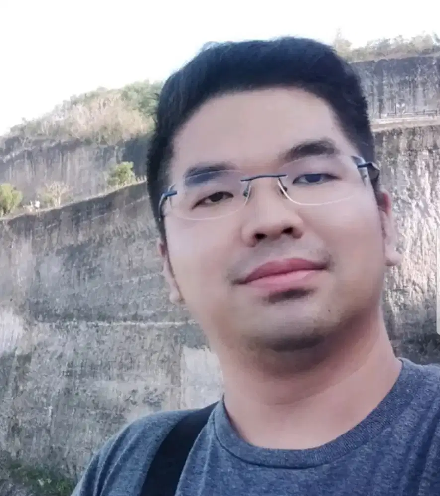 Mencari melamarkan CV ke loker.