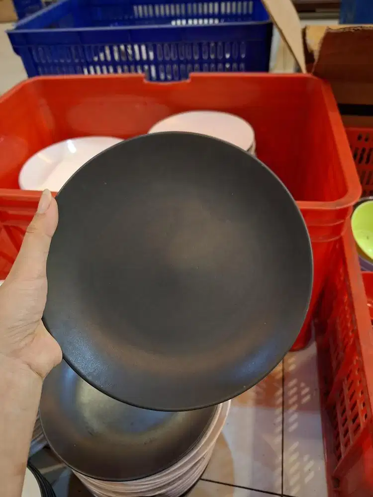 Piring Makan Keramik / Porcelain, Abu Tua, diameter 20cm