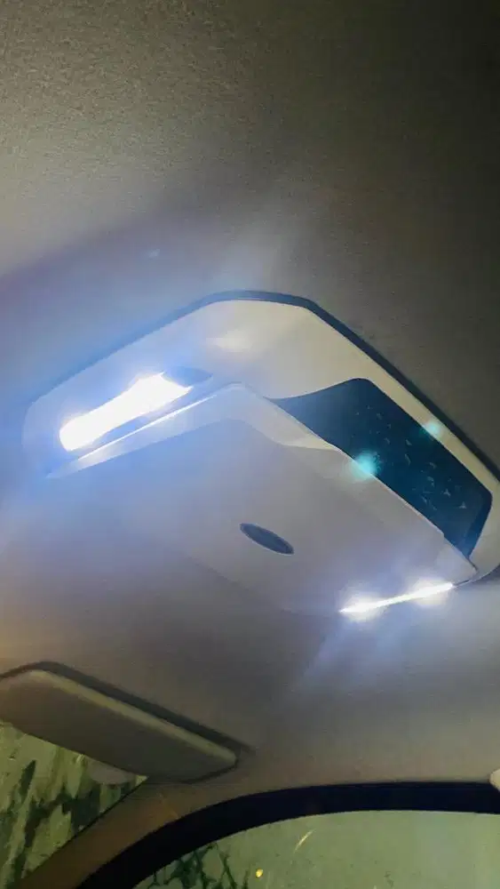 TV Plafon / monitor original nissan livina