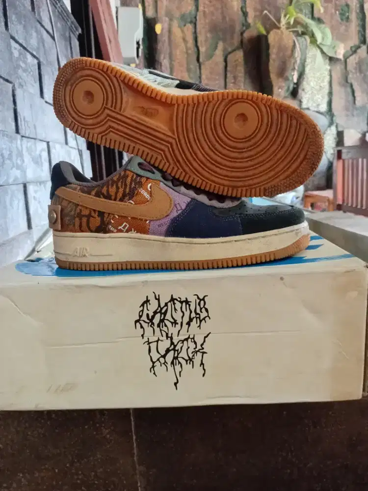 Sepatu nike force 1 low x travis scott