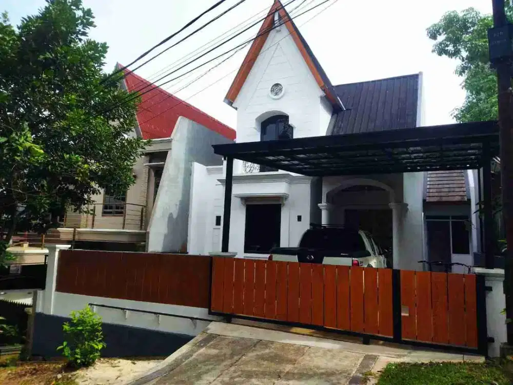 Rumah Bagus Baru Renovasi Semi Furnishe & Langsung Siap Huni di Bukit Golf Riverside Cibubur.