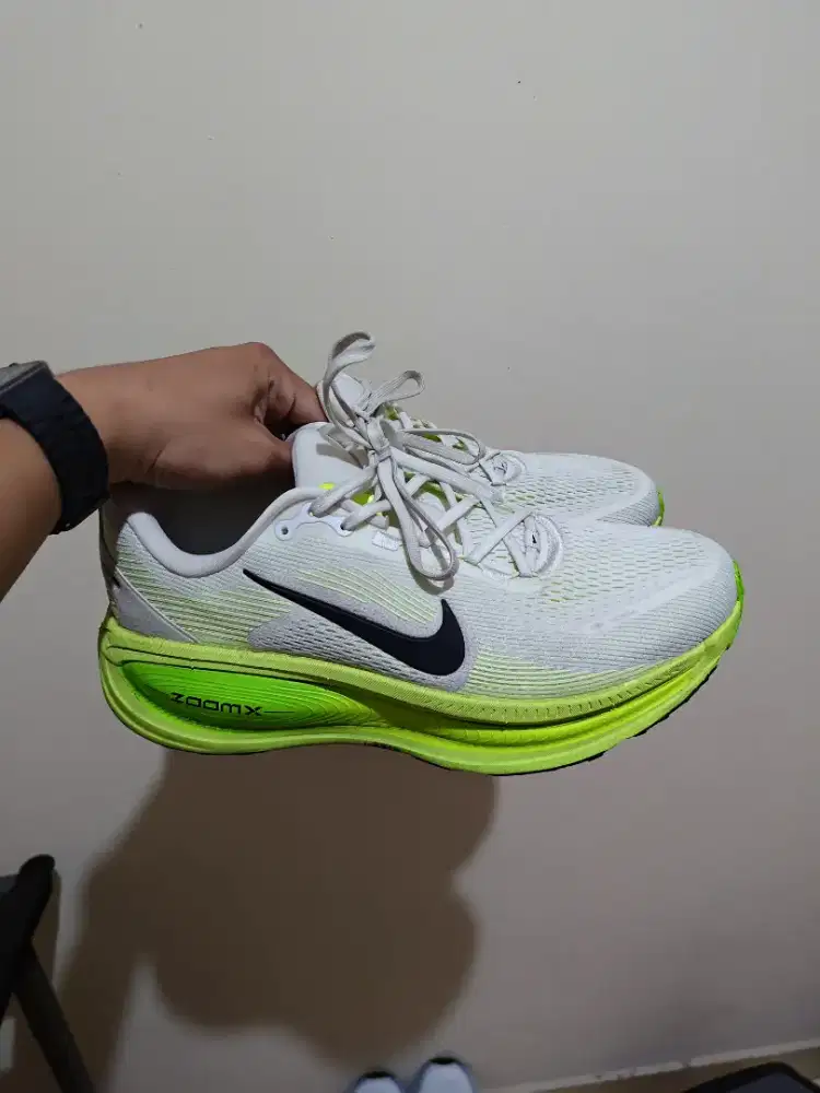 Nike Vomero 18 Electric Green
