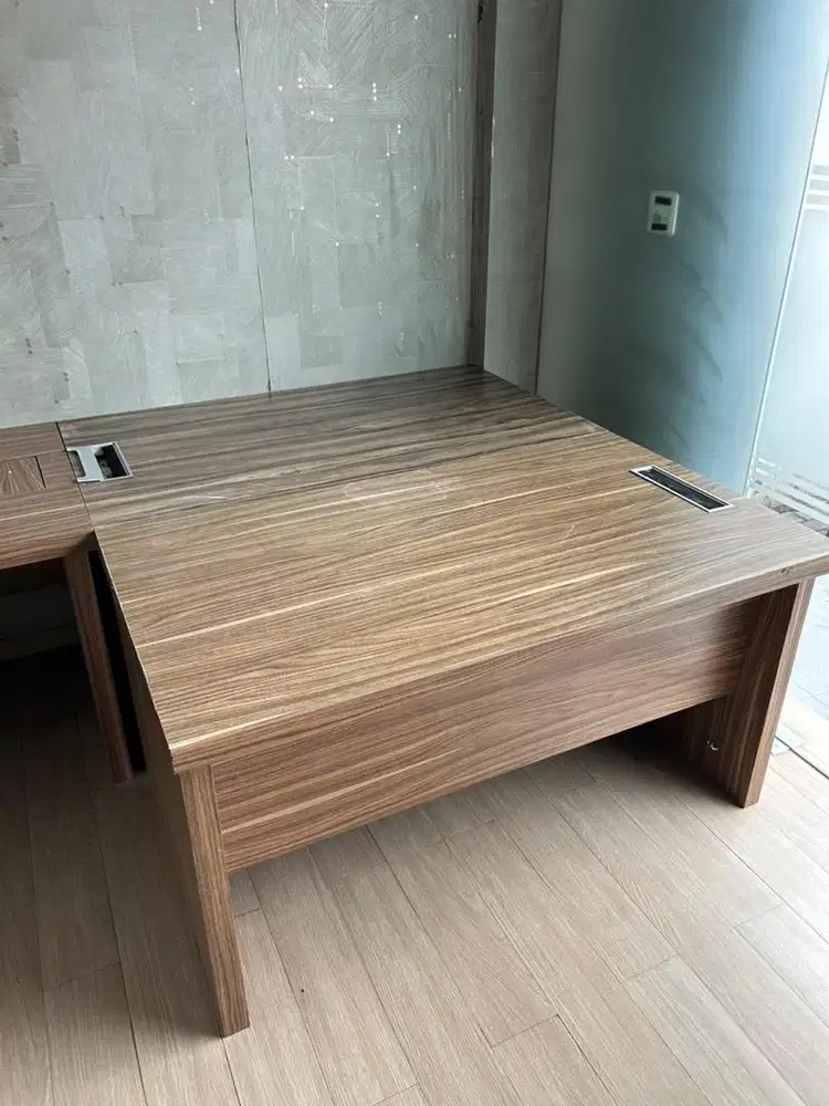 Meja Kantor Direksi Staff