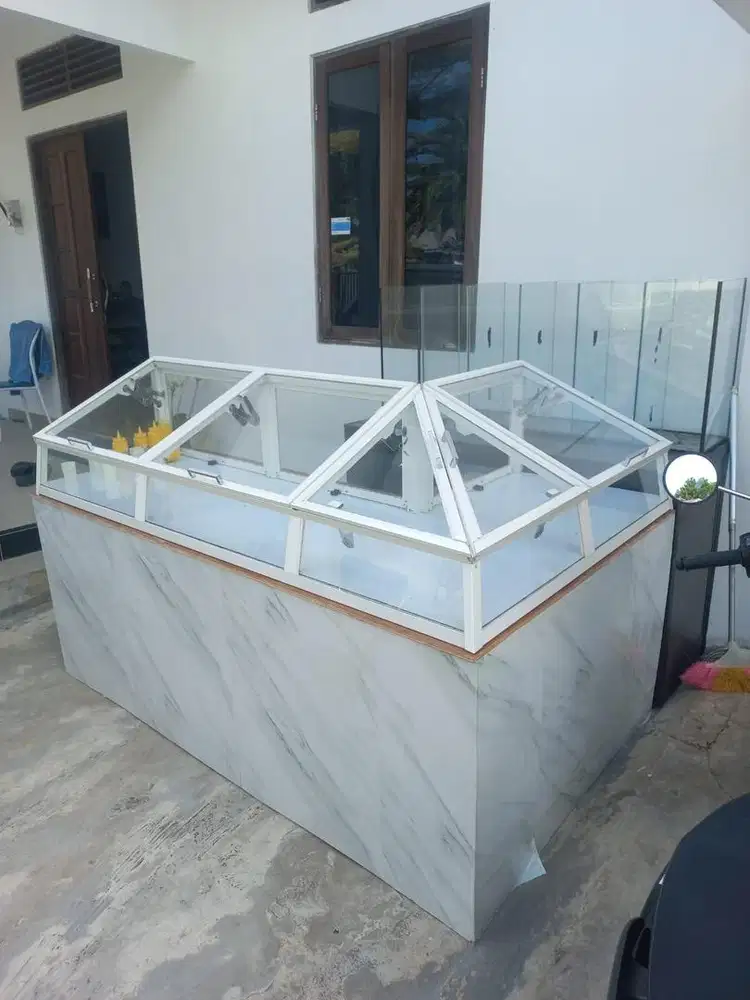 Meja etalase bks rumah makan