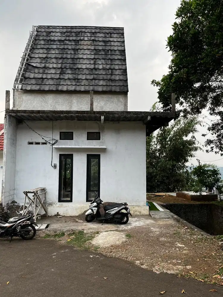 Dijual villa ibuu eny