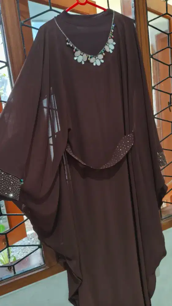 Baju baju second untuk mengurangi isi lemari