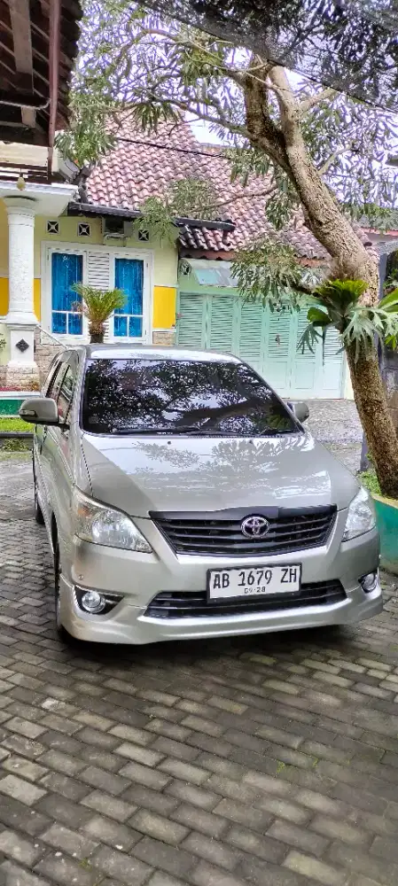 Innova 2.0 V AT Luxury 2011 Bensin