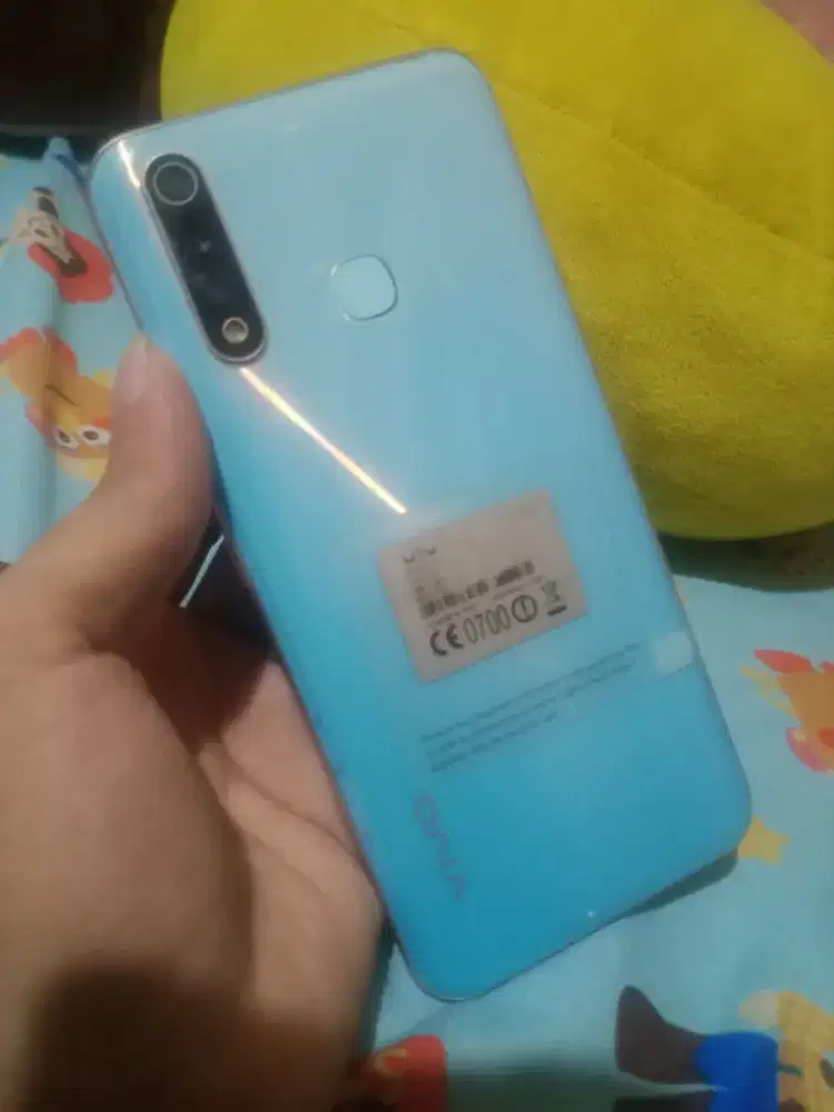Vivo y19..Ram 6/128..No Minus hp casan