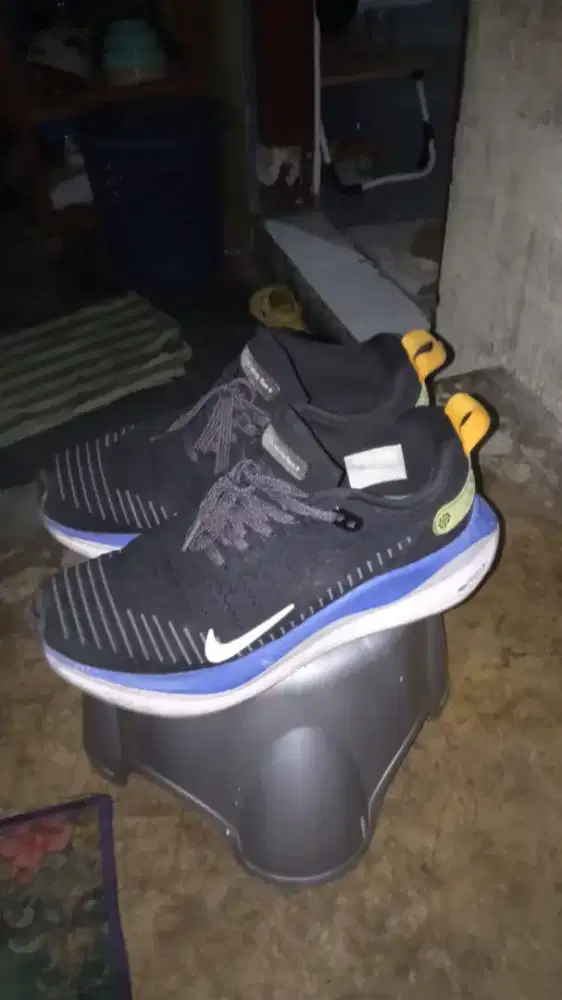 Sepatu Nike running