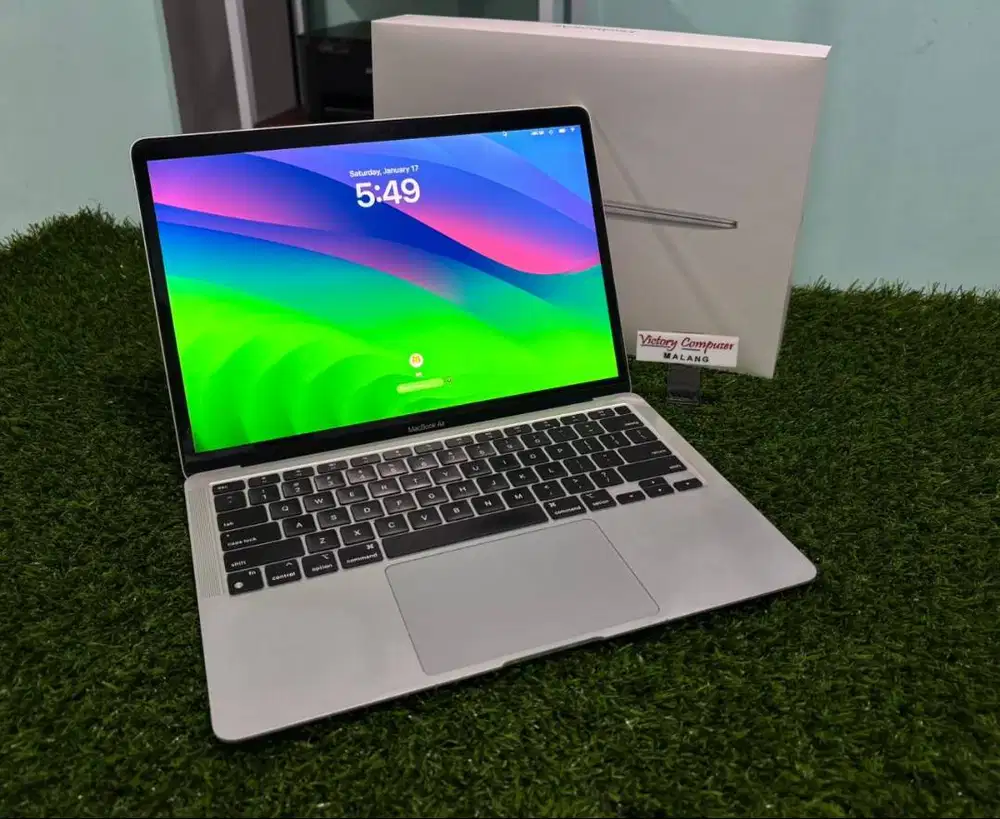 Apple Macbook Air M1 8/256 Silver Fullset Mulus Buanget