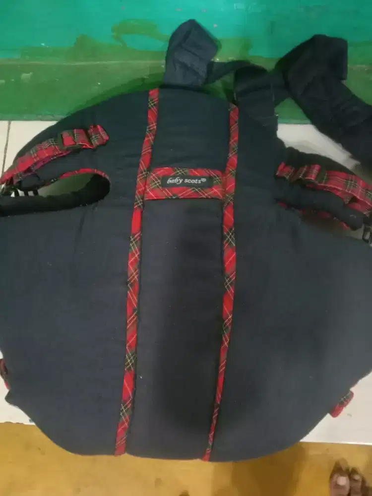 Jual gendongan bayi bekas
