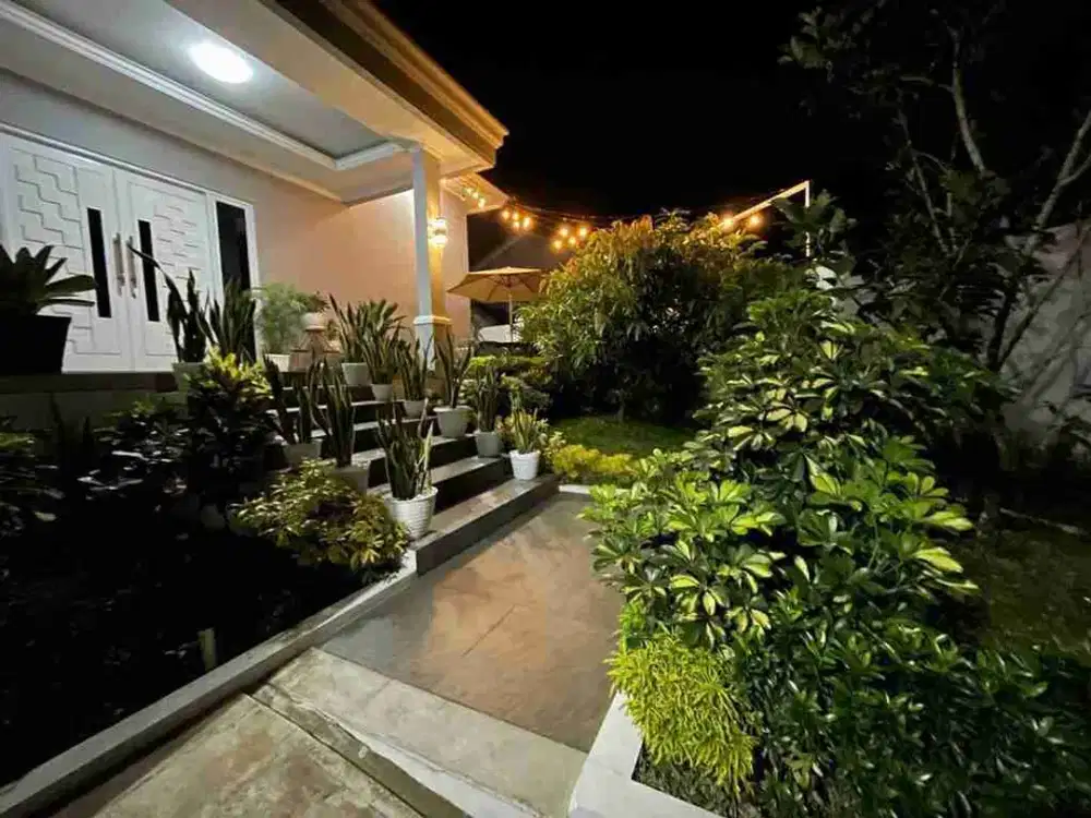 Rumah Mewah Full Furnishe + Tanah Luas + Kolam renang di Jln Leuwinanggung Raya Cibubur.