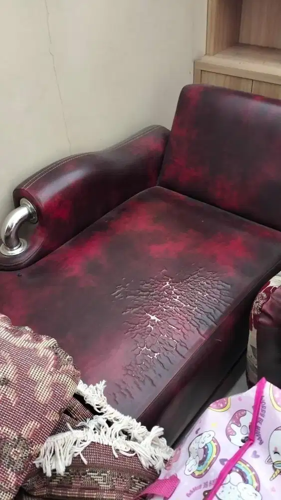 Sofa 2 fungsi merah maroon