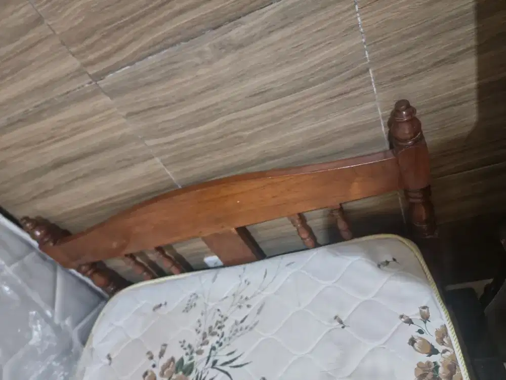 Ranjang Kayu Jati Lama