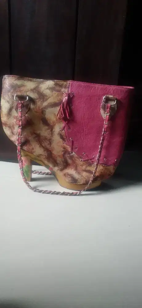 Tas kulit motif sepatu