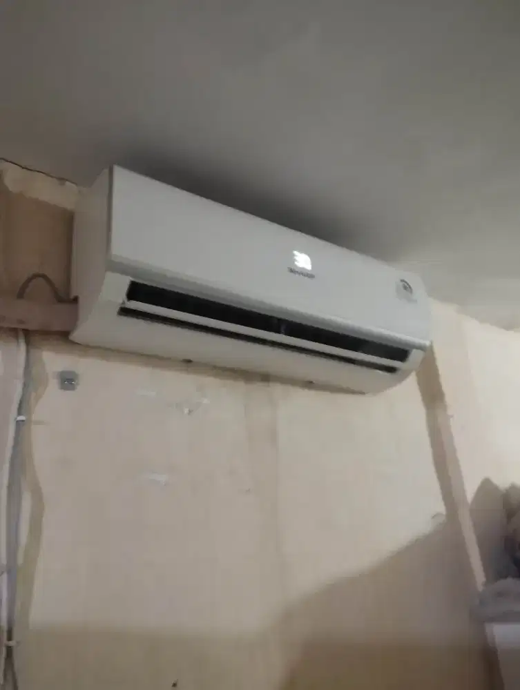 AC Sharp 1 PK, pemakaian 2 tahun, kondisi bocor