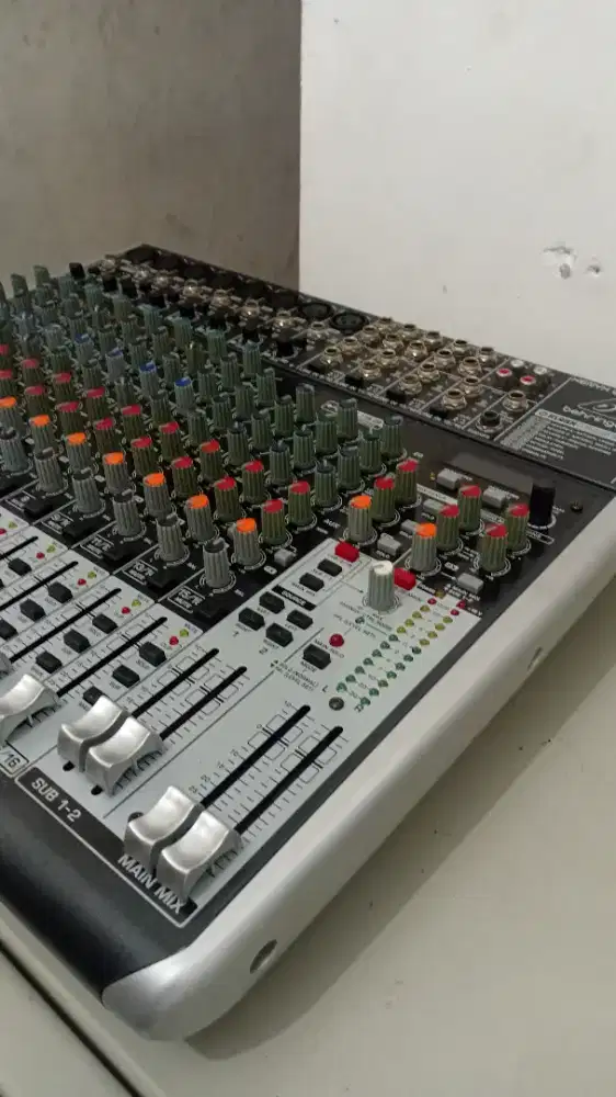 Behringer mixer