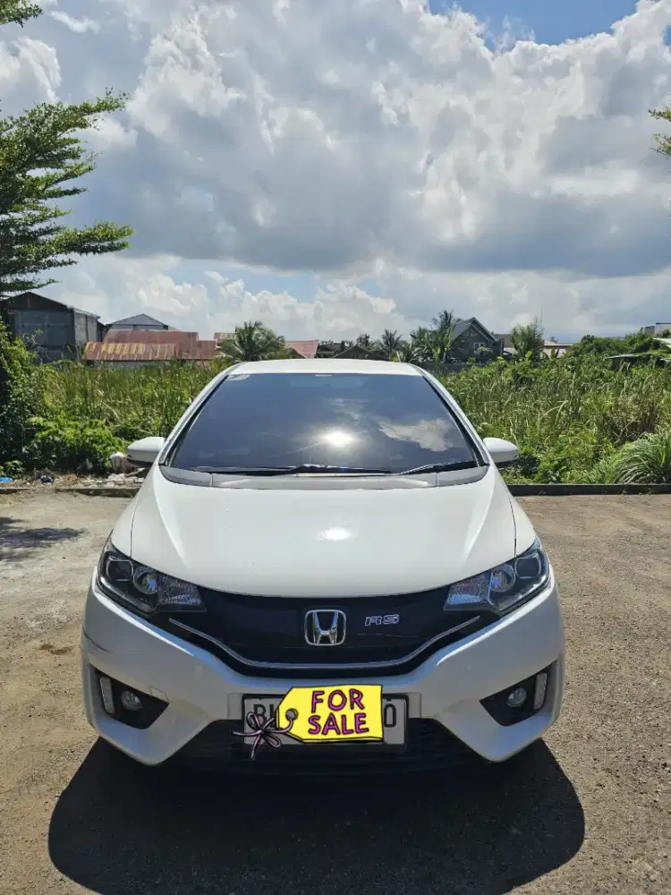 Dijual mobil Honda jazz RS 2015