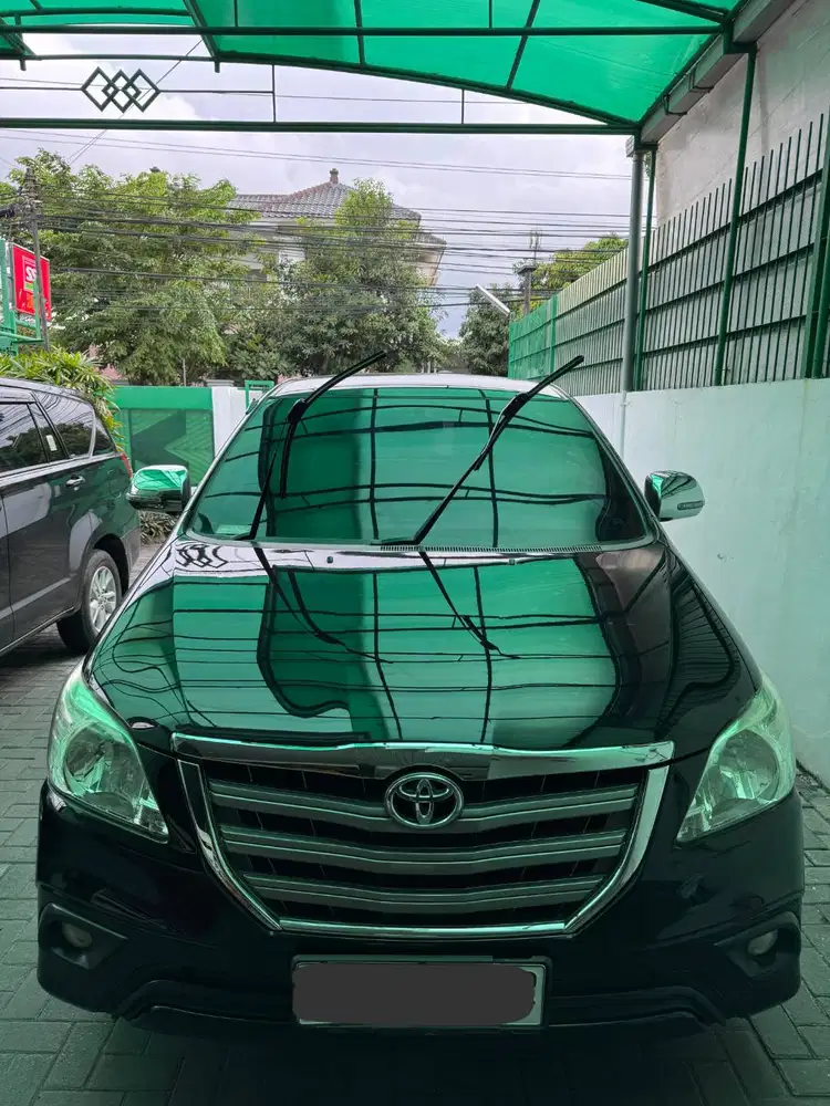 Kijang Innova 2.0 G Bensin - Manual - Hitam