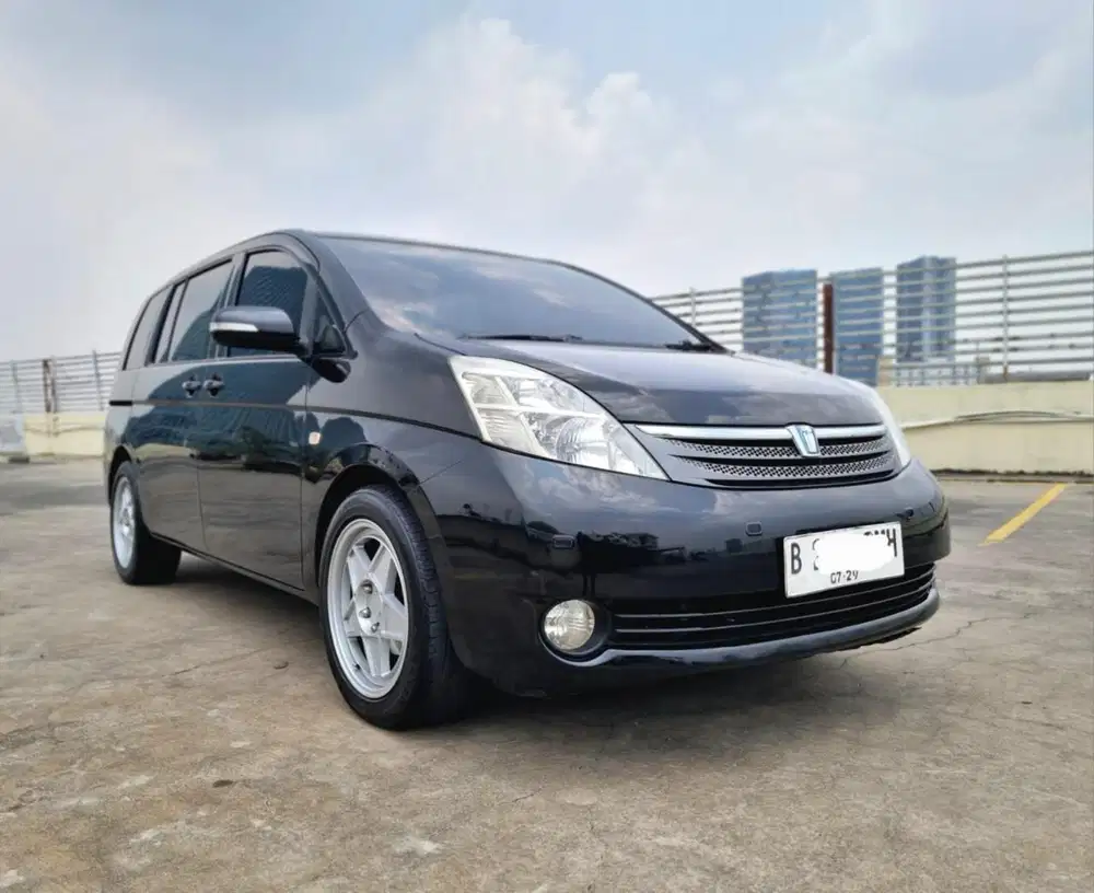 Toyota ISIS 1.8 2006 AT