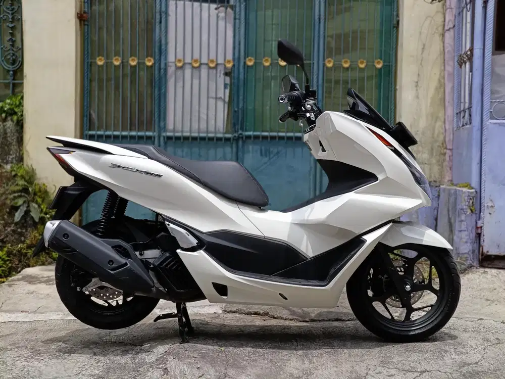 Pcx 160 tahun 2023 low km 9rb/tt boleh gan cash lebih bagus