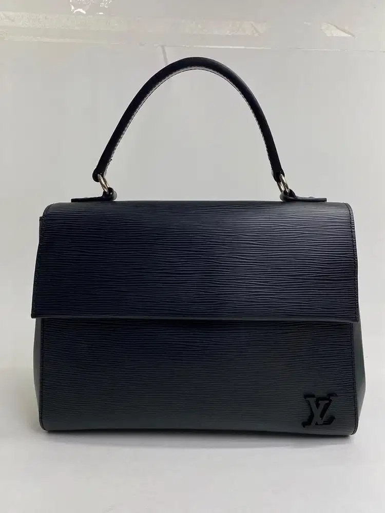 Preloved Bag- LV Cluny MM Epi leather