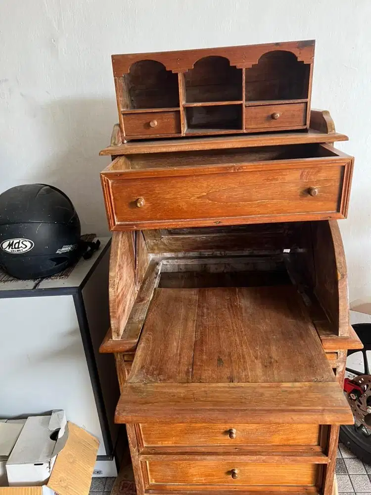 Meja belajar antik, unik dan kokoh