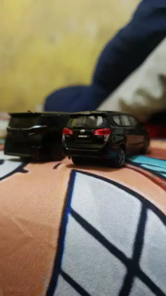 Diecast Innova 2022 dan Alphard 2022