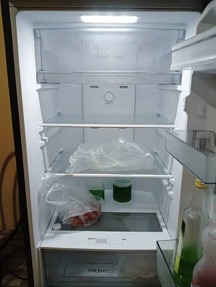 Kulkas Aqua 2pintu masih gress