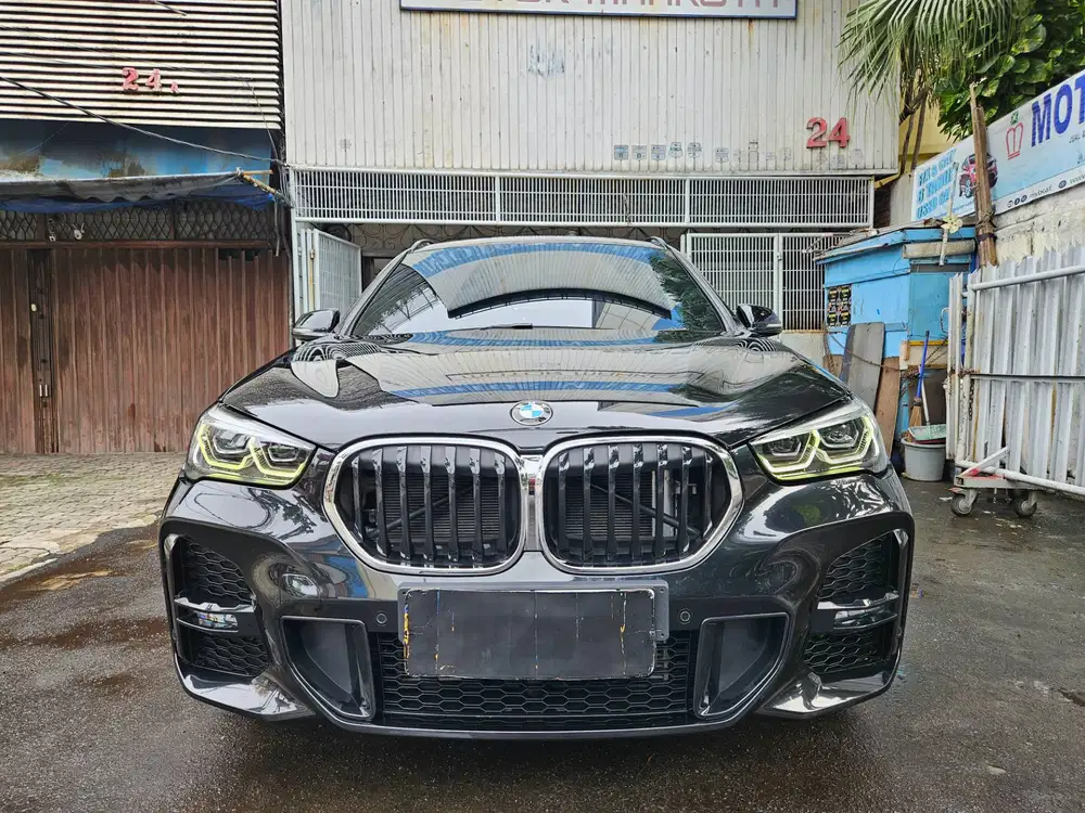 24 rb km BMW X1 F48 sDrive 1.8i M sport 2023 nik 2022 hitam black ori
