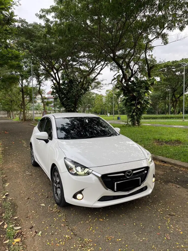 Mazda 2 R matic skyactive  km 48 rb
