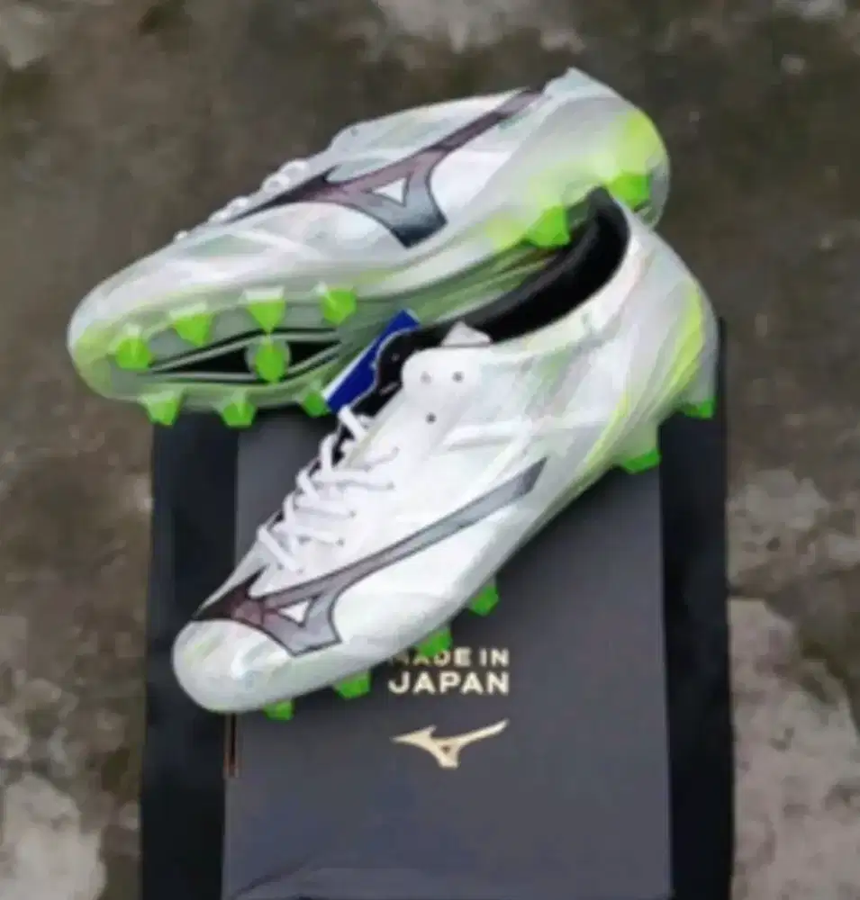 Sepatu bola Mizuno alpa iridicent