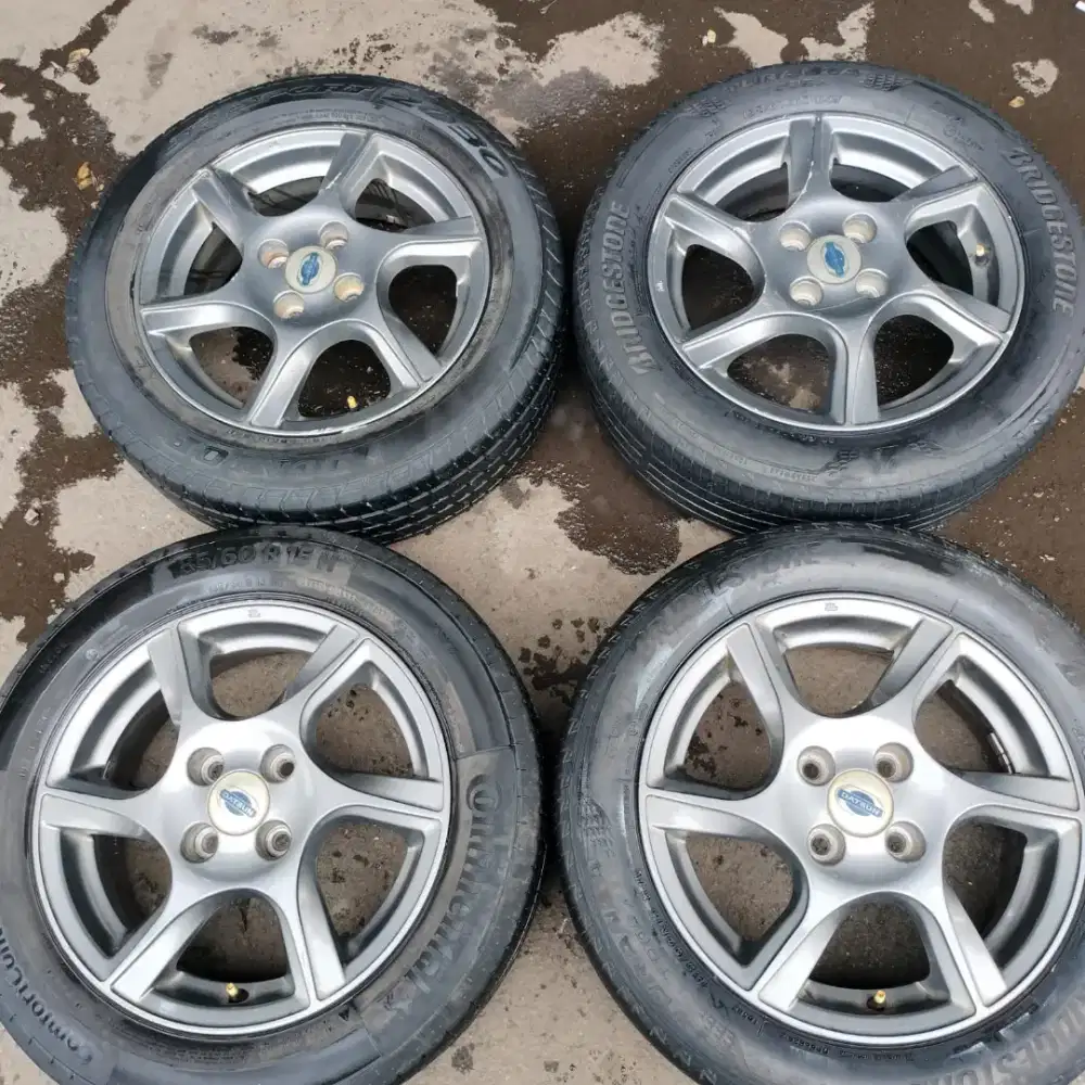 Velg original OEM Datsun go ring 15 pcd 4x100 ban 185/60 R15