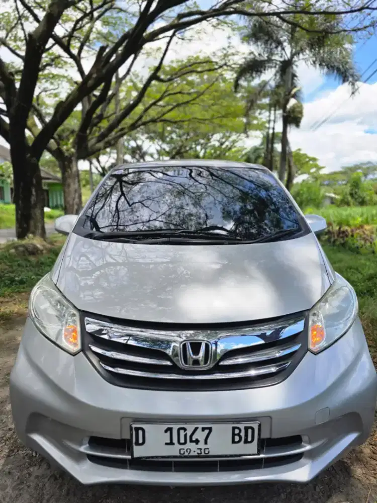Kilometer Rendah, Honda Freed New model baru, 2012 km 70 ribu, BAGUS