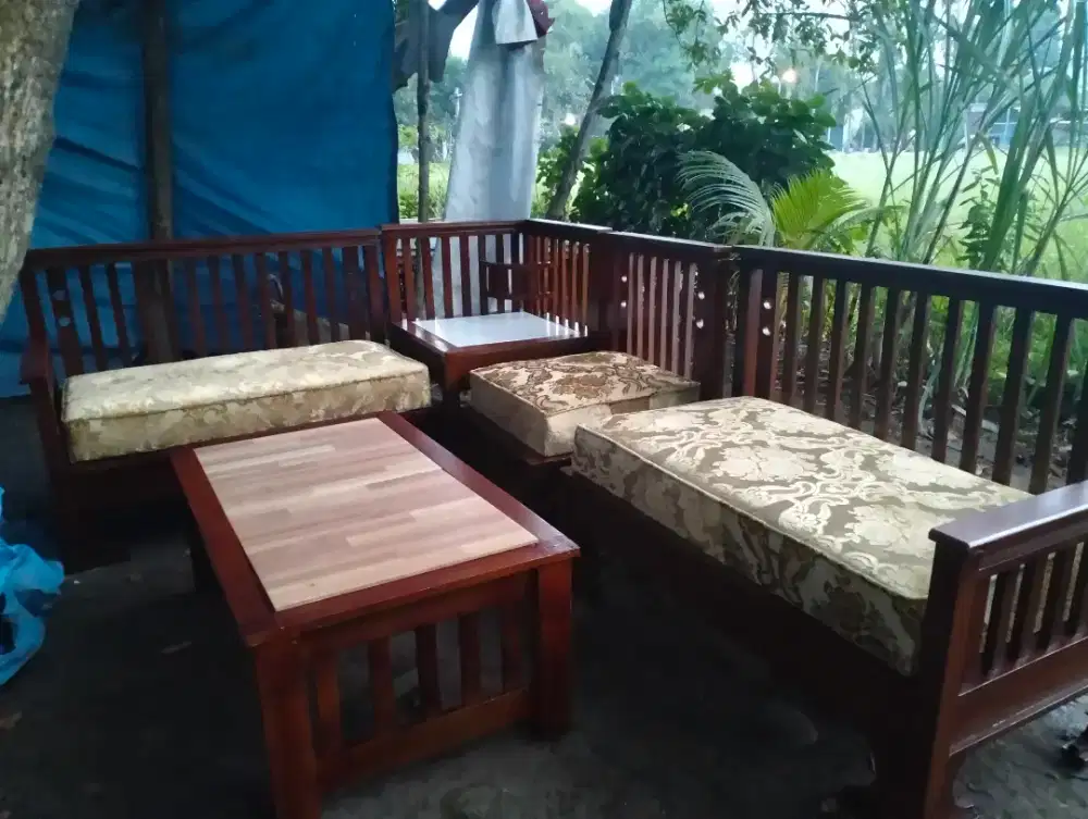 set kursi tamu sudut siap pakai sidah direnovasi baru, kain baru