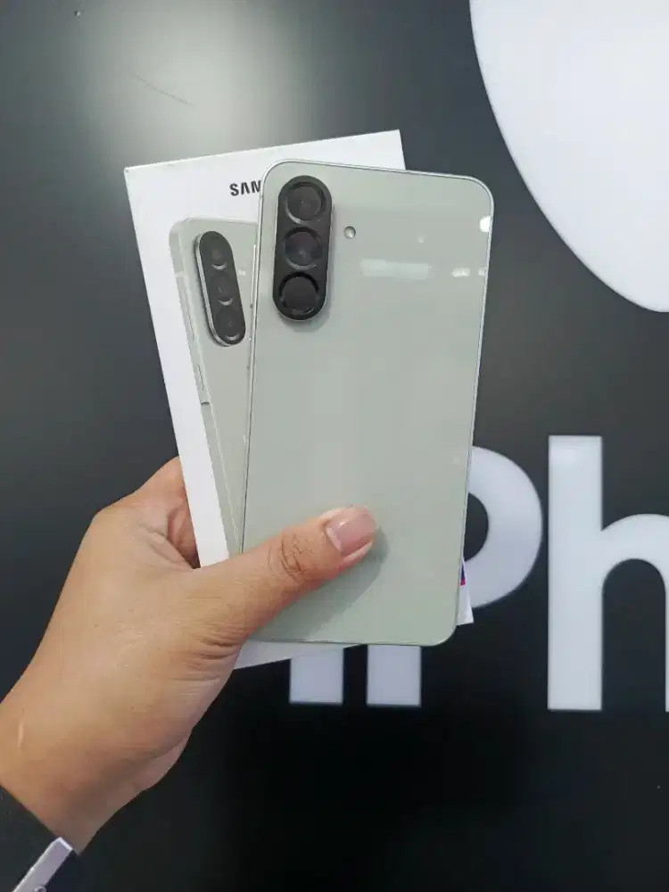 Samsung Galaxy A56 5G 8/256 Awesome Olive like new