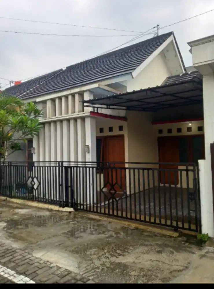 Di sewakan bersih  siap pake dkt SMA Ursulin -SMA Yosef