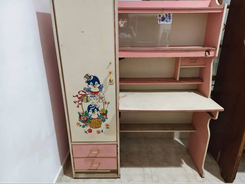 Meja belajar bekas perempuan olympic