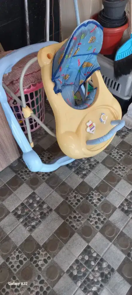 baby stroller (roda untuk bayi belajar jalan)