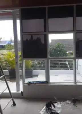 Stiker kaca film gedung sandblast one way Cutting sticker Oracal rumah