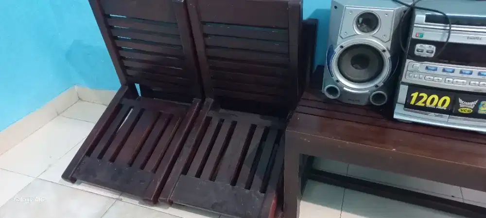 kursi dan meja Jepang kayu