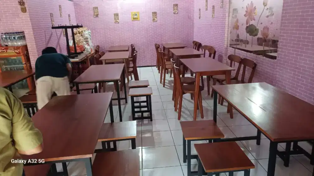 Meja Kursi Cafe aesthetic